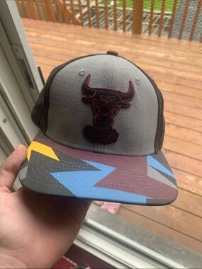 Chicago bulls New Era 9FIFTY Snapback Hat - Burgundy Brim, Black Crown